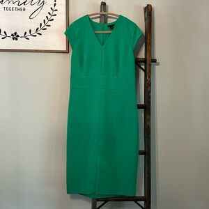 Ann Taylor kelly green sheath dress with cap sleeves. Fully lined. EUC
